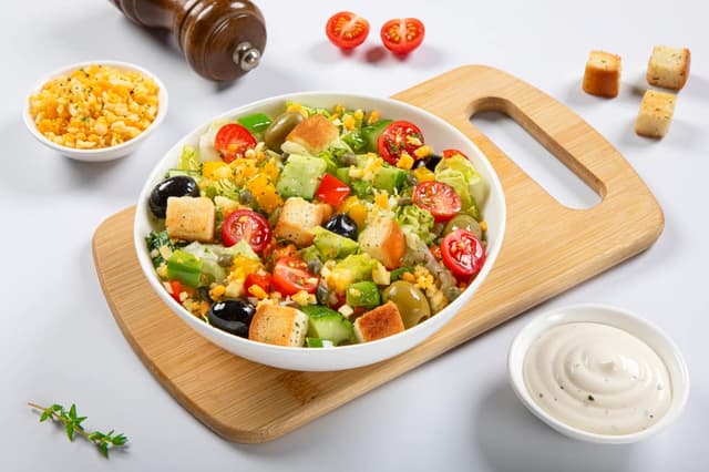 Mediterranean Salad (11 inch)
