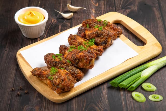 Pepper & Herb Chicken Wings (11 inch)